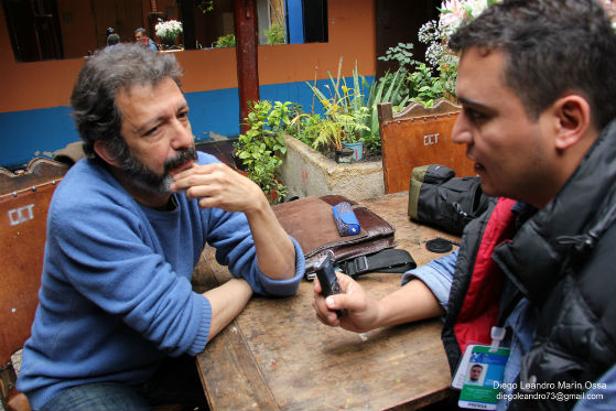 Entrevista a Carlos Bernal en la Sala del Teatro La Candelaria.