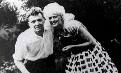 MYRA HINDLEY AND IAN BRADY PICTURED ON SADDLEWORTH MOOR, YORKSHIRE, BRITAIN