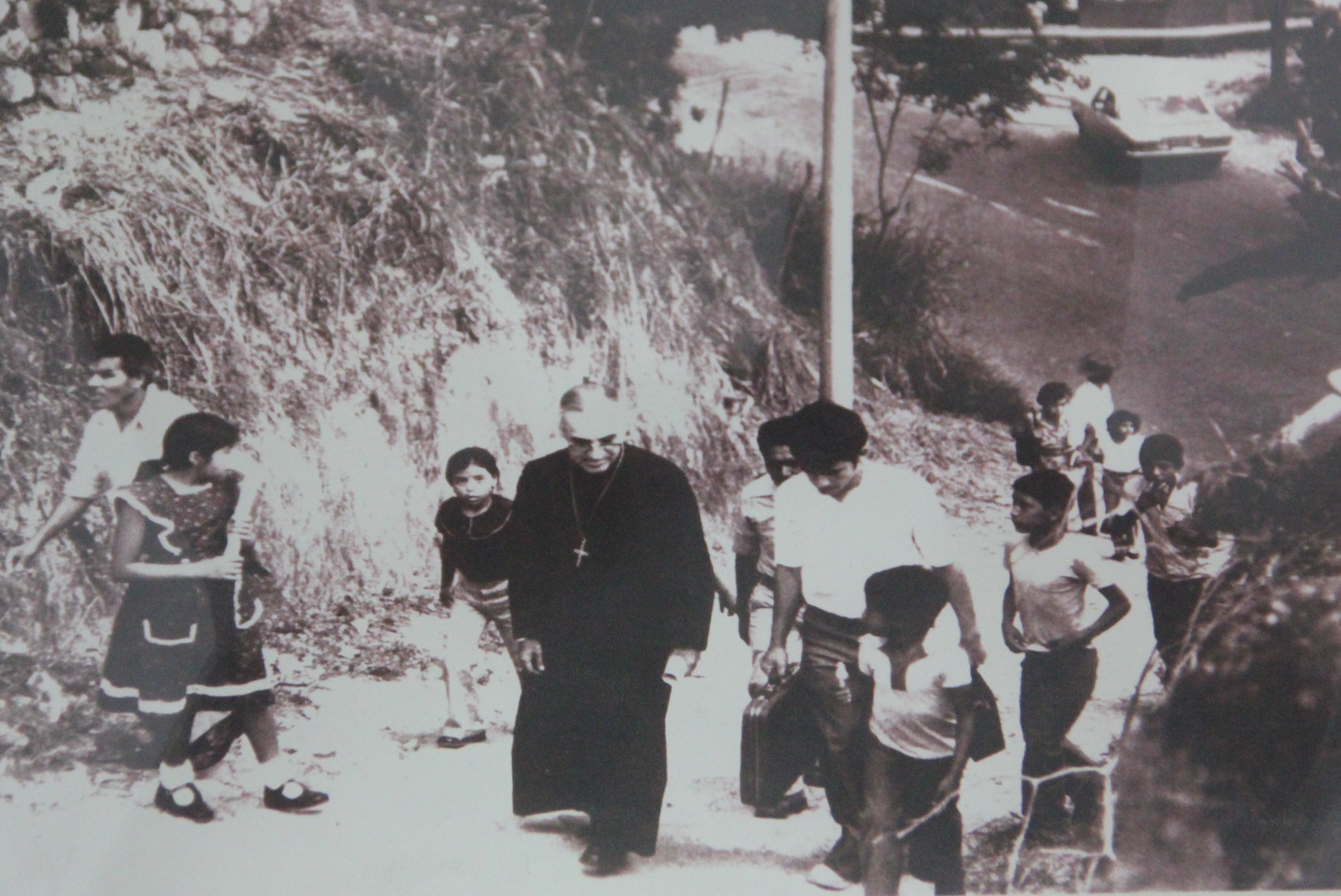 Monseñor Romero optó por vivir para los pobres y luchar por ellos.