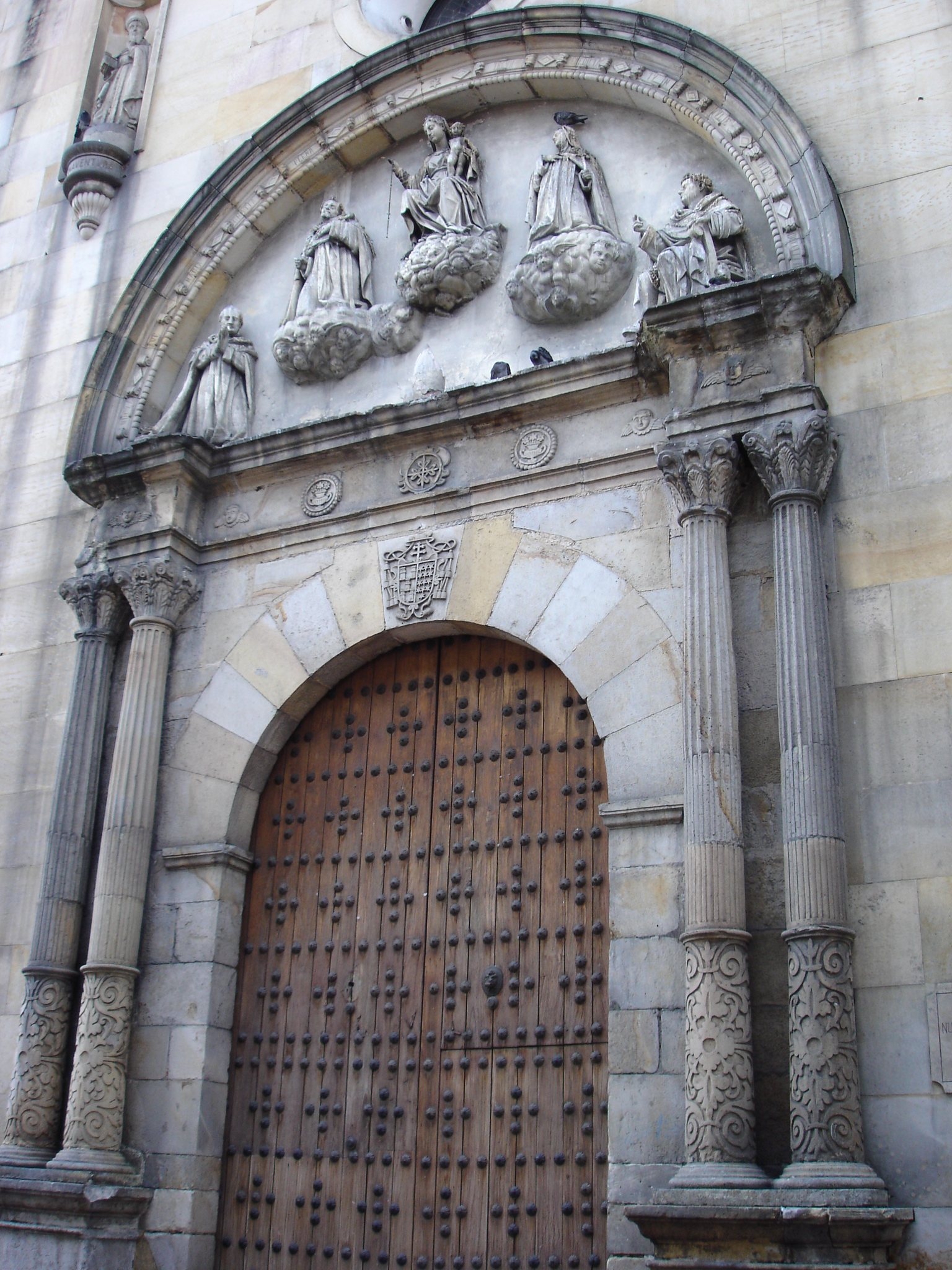Puerta principal, Capilla de La Bordadita.