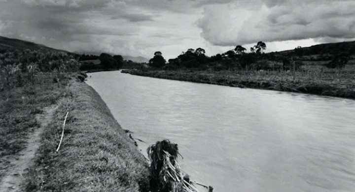 FotoFrancisco Mejía Cuelga del río Medellín 1942