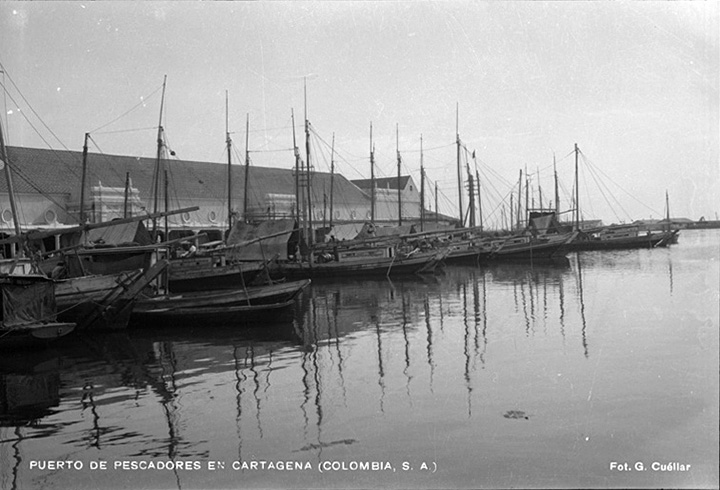 Puerto de pescadores en Cartagena (Colombia) [1930?]  Gumercindo Cuéllar Jiménez Biblioteca Luis Ángel Arango