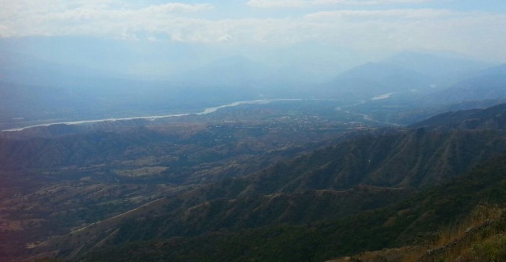 El cañón del río Cauca  se ha visto afectado por la construcción de Hidroituango, una de las hidroeléctricas más grandes del país, que debía entrar en funcionamiento en 2018. Foto del Movimiento Ríos Vivos Antioquia.