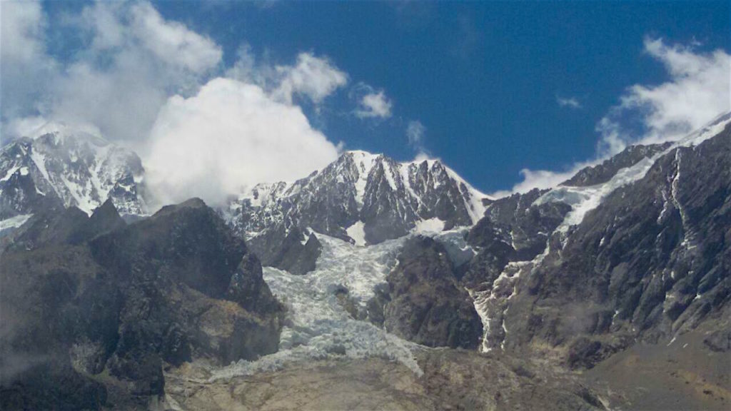 Uno de los picos del glaciar Illimani. Foto: Comité Cívico La Paz. 