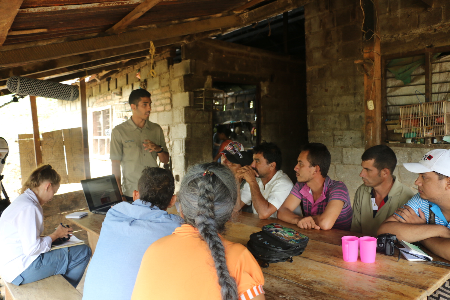 Reuniones de la organización ProCAT con campesinos de la Sierra Nevada de Santa Marta. Foto: ProCAT Colombia.