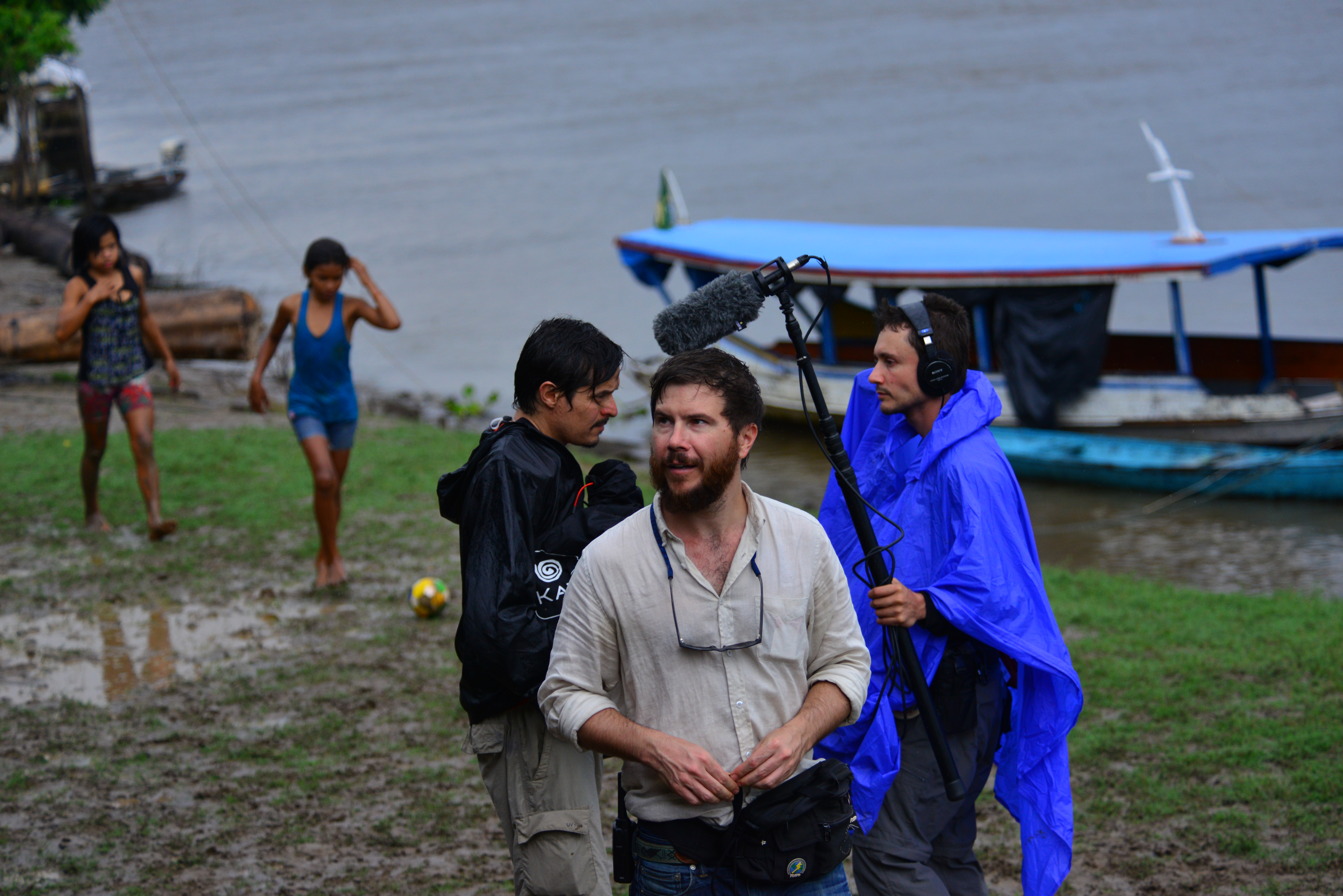 Mark Grieco (centro) fue el director del documental que llegará mañana a las salas de Cine Colombia. / Cortesía Sandarba