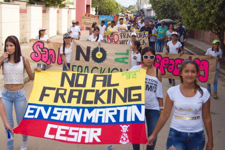 Marcha contra el fracking en San Martín Cesar, Colombia. Foto: Gert Stenssens, CENSAT Agua Viva – Amigos de la Tierra Colombia.