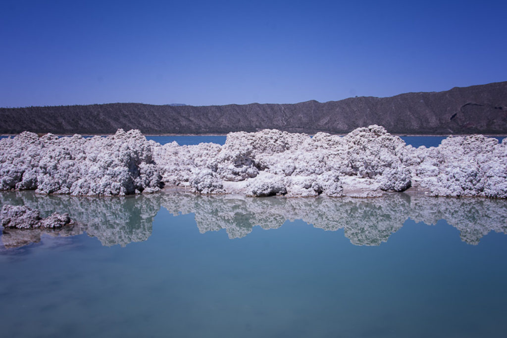 Laguna de Alchichica con vista a los estromatolitos. Foto: Marlene Martínez.