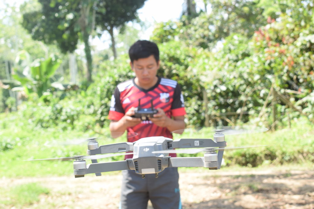 Los indígenas siekopai en Ecuador han empezado a utilizar herramientas tecnológicas como drones para combatir a los invasores. Con esto también han potenciado el monitoreo de la zona petrolera en la que se encuentran. Foto: José María León.