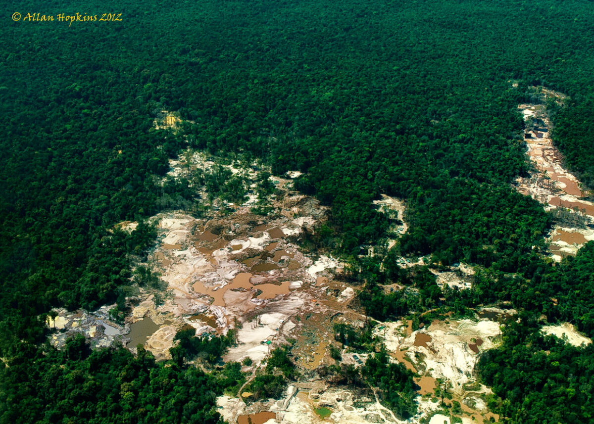 Minería pone en jaque al Esequibo, un territorio amazónico en disputa en la frontera entre Venezuela y Guyana