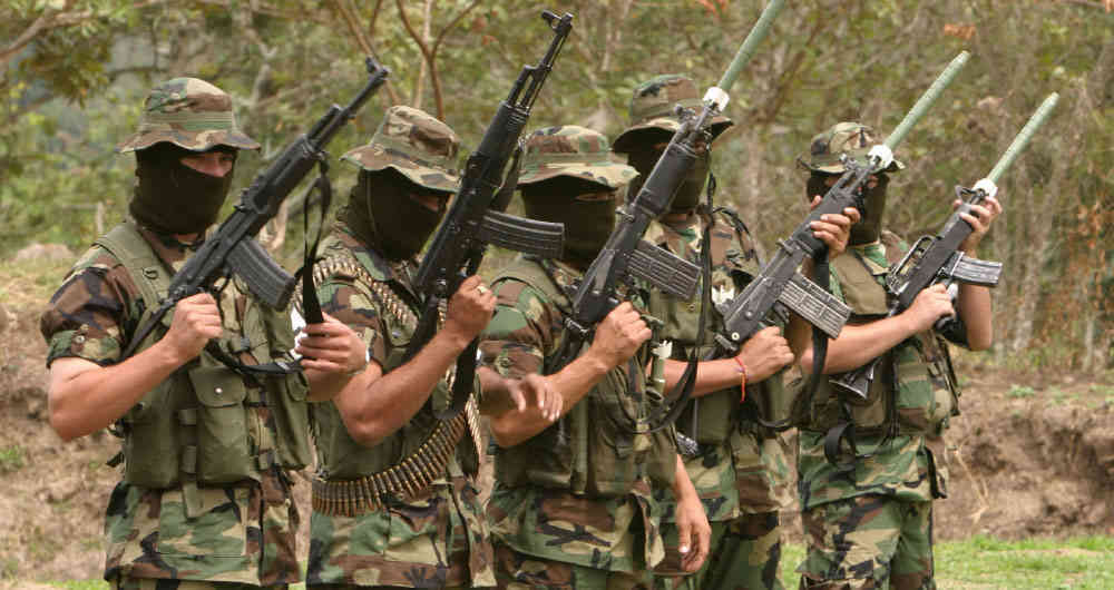 Colombia va a terminar abrazando a los paramilitares.