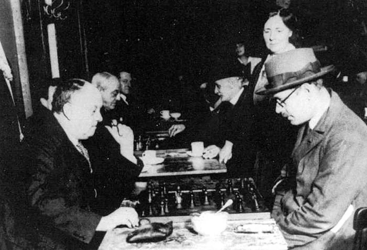Alias Pessoa: “Fragmentos, fragmentos,  fragmentos”