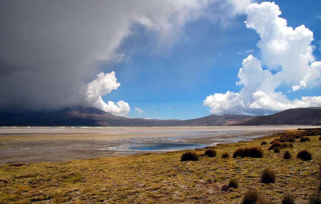 Expertos y comunidades reciben con cautela la Estrategia Nacional del Litio en Chile