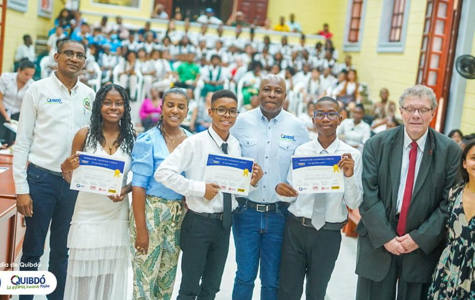 Ganadores del primer Modelo de Naciones Unidas de Quibdó, con apoyo de @URosario