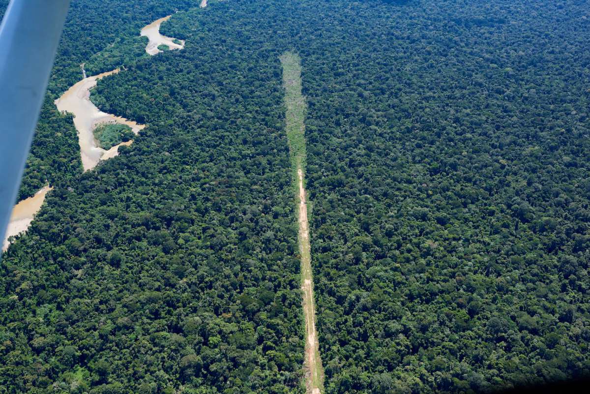 Fotografías confirman presencia de pistas clandestinas y cultivos ilícitos en la Reserva Indígena Kakataibo en Perú