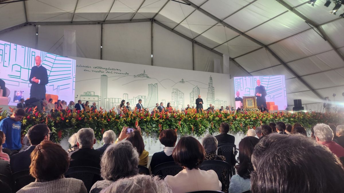 LA GRANDEZA DE LA VIDA CORRIENTE EN LOS VALLES Y LAS MONTAÑAS DE COLOMBIA: A PROPÓSITO DE LA VISITA DEL PRELADO DEL OPUS DEI