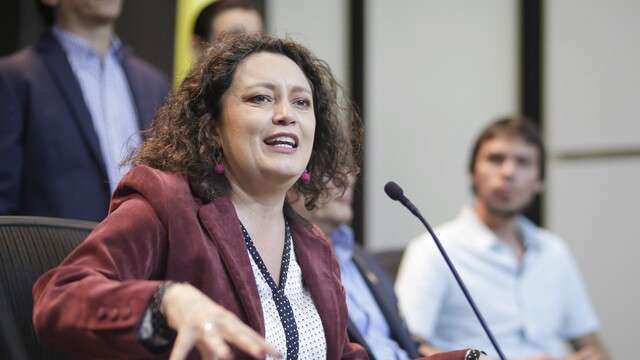 Corrigiendo a Angélica Lozano