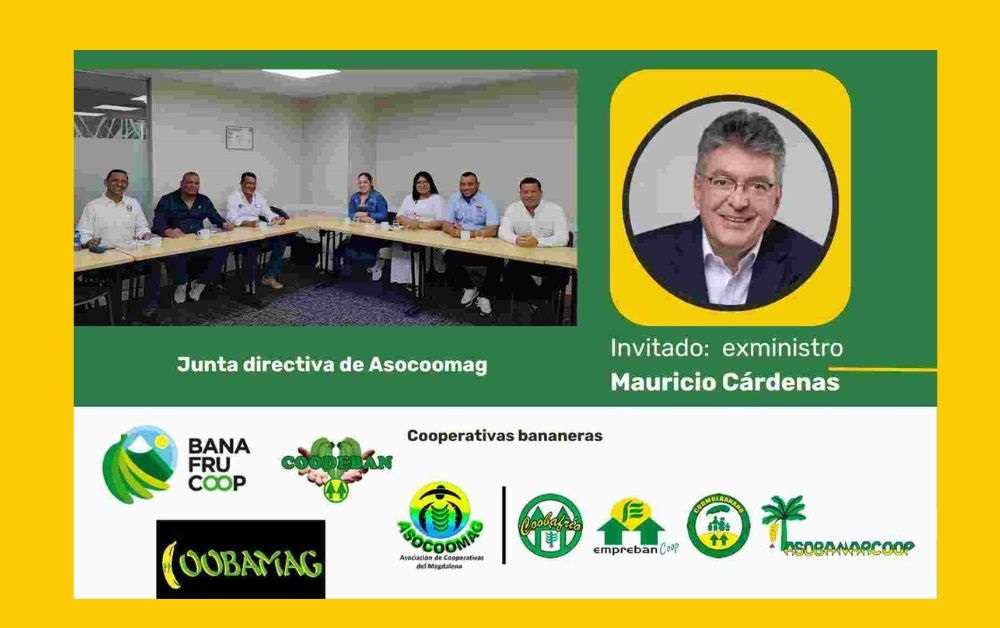Pequeños productores en 3er Congreso Bananero @Asbama_: mesa redonda del exministro @MauricioCard con Asocoomag