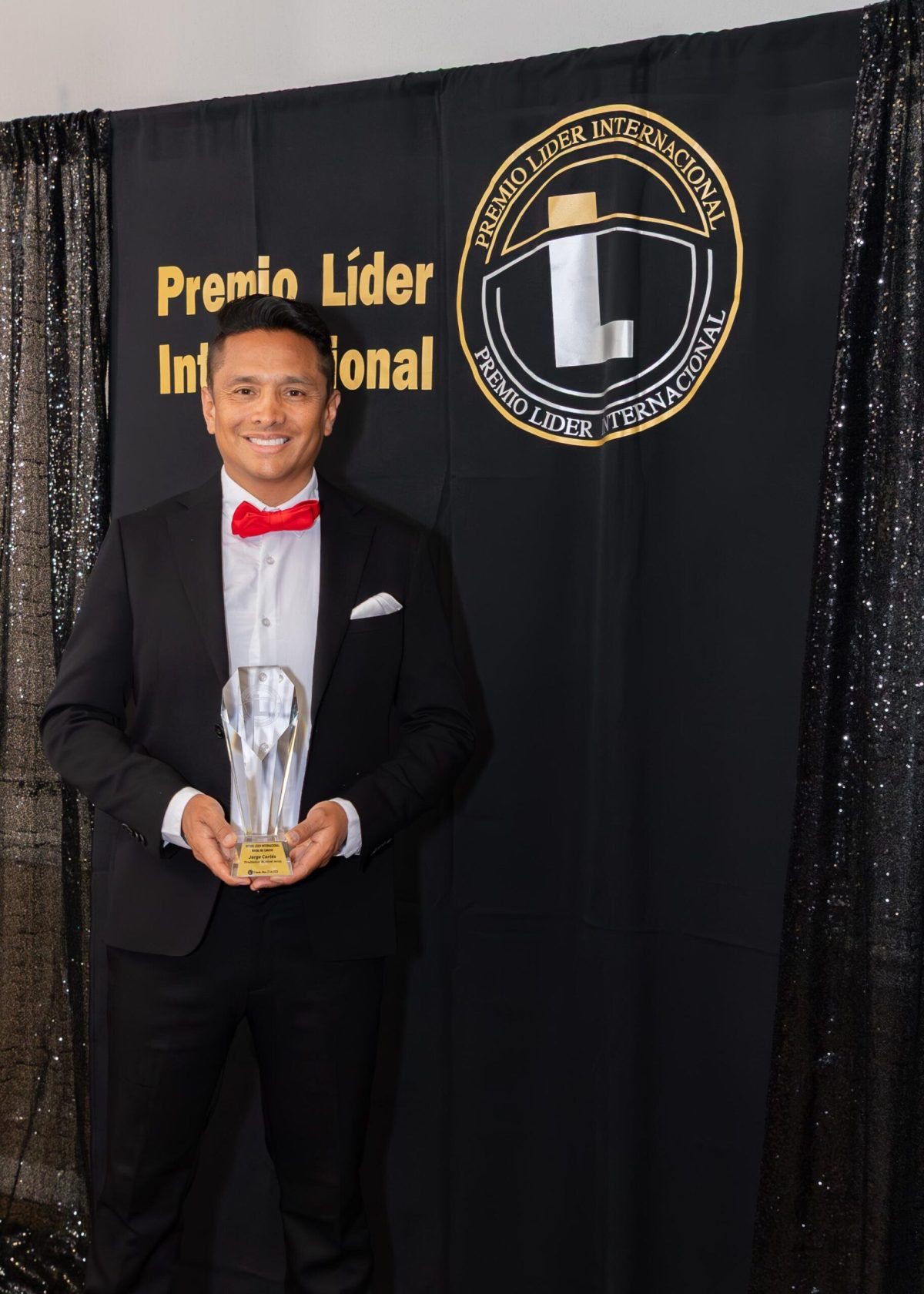 Jorge Enrique Cortés recibe el Premio Líder Internacional 2025 en Orlando