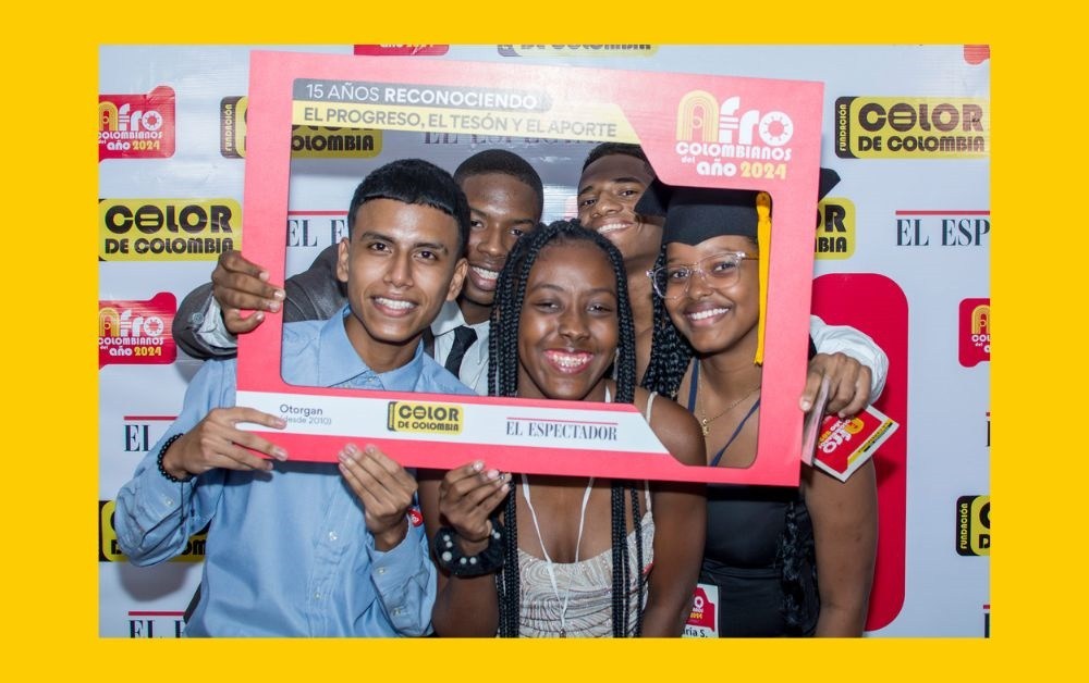 150 bachilleres afros pilos de Cali, Valle y Cauca en ceremonia de Afrocolombianos del Año 2025