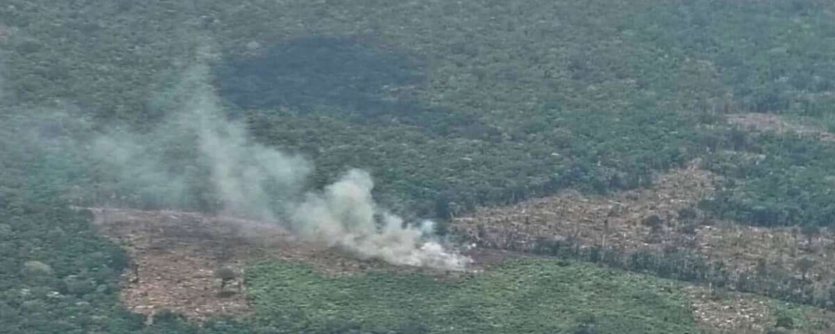 Mientras el Gobierno atiende las inundaciones en el norte de Colombia, la Amazonía es invadida y arde desapercibida