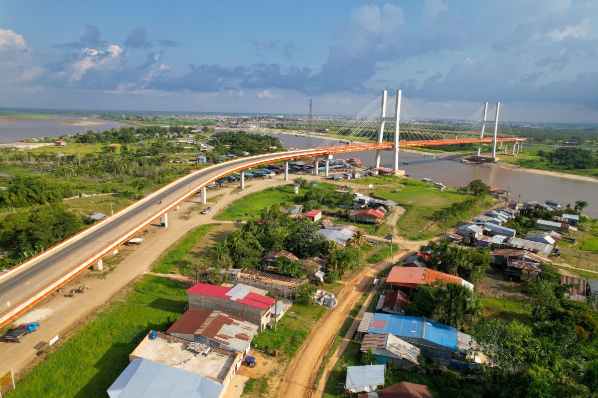 Perú dividirá una comunidad indígena y dos áreas protegidas para construir una carretera hacia Colombia