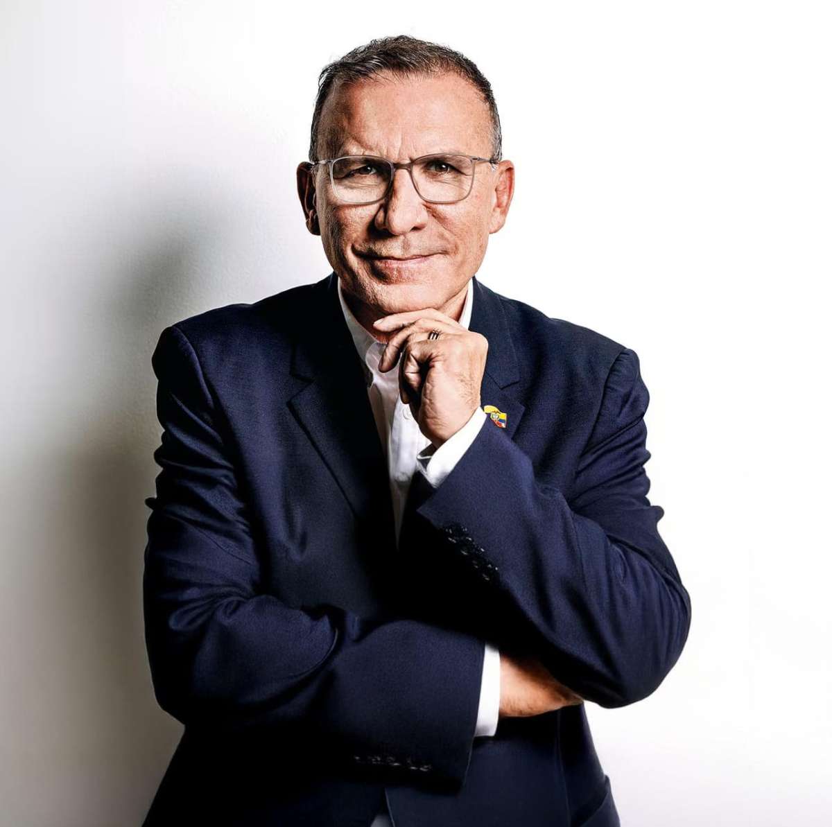 El hombre que insiste en hablar de acuerdos