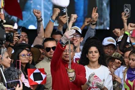 ¿Qué hacer con la espada de Bolívar?