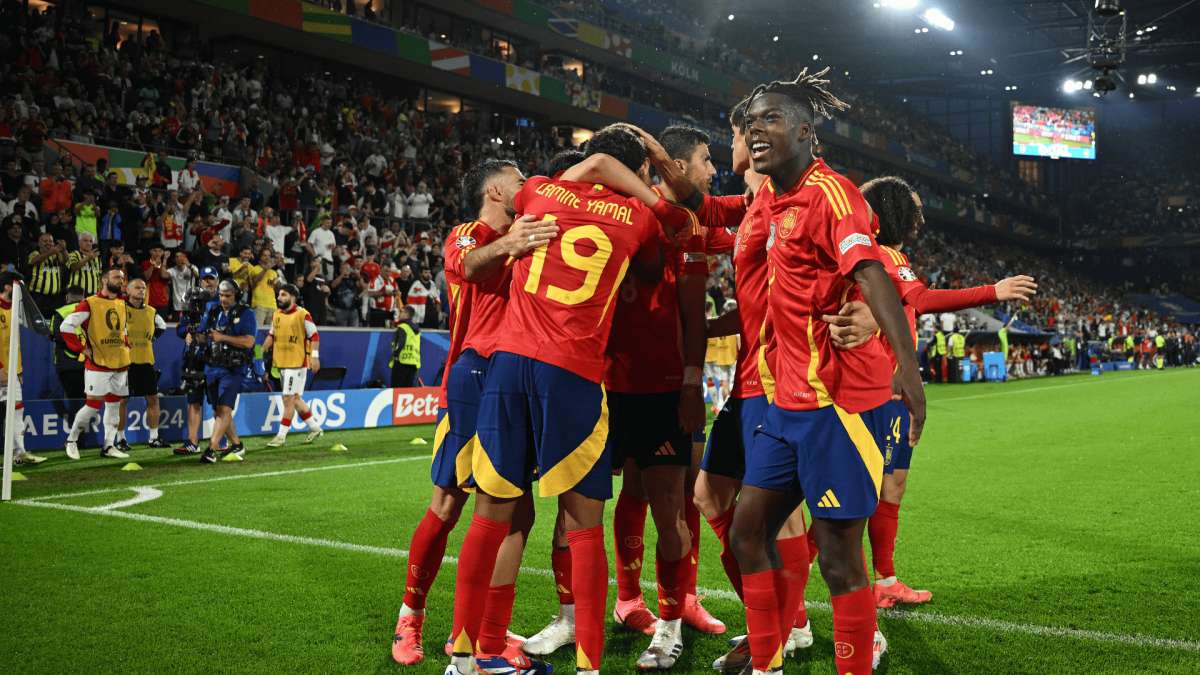 España, la selección que juega el partido que la sociedad aún discute